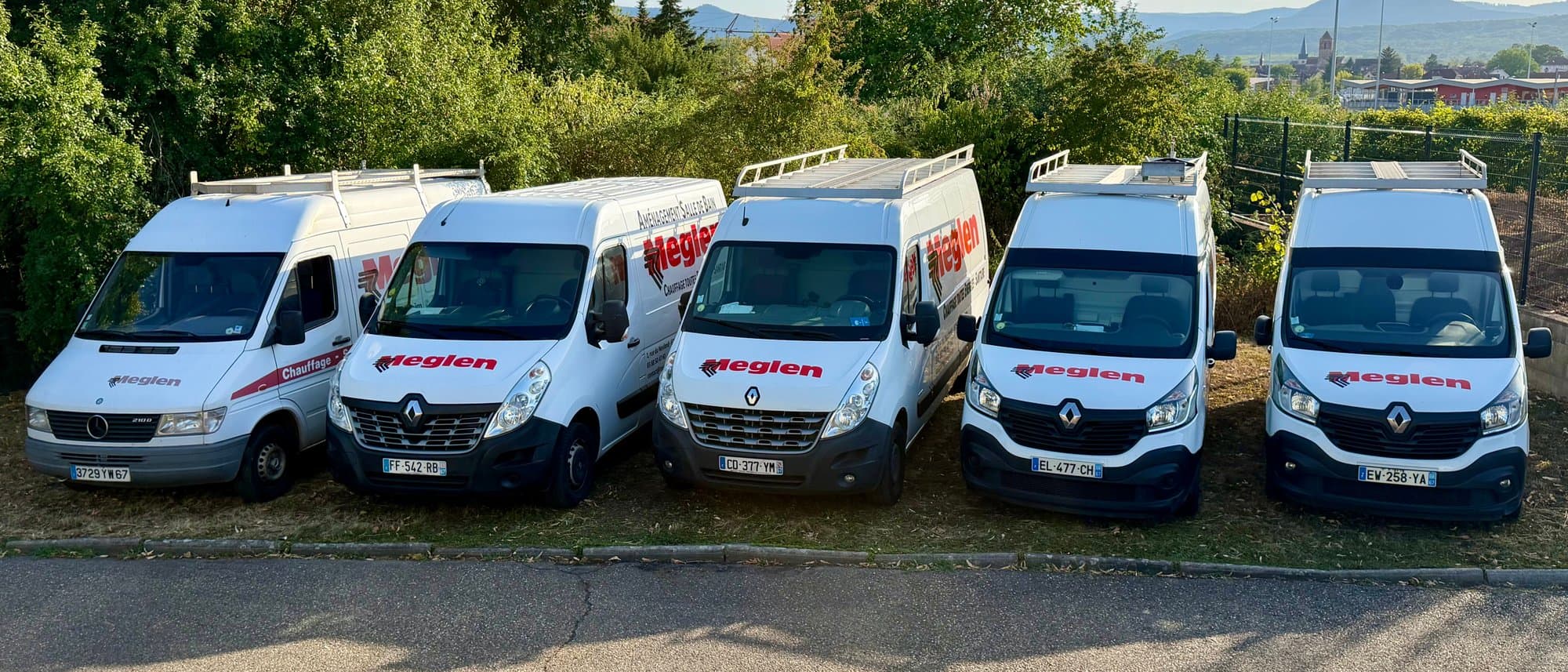 Camionnette Chauffage Sanitaire Meglen SARL — vue de face