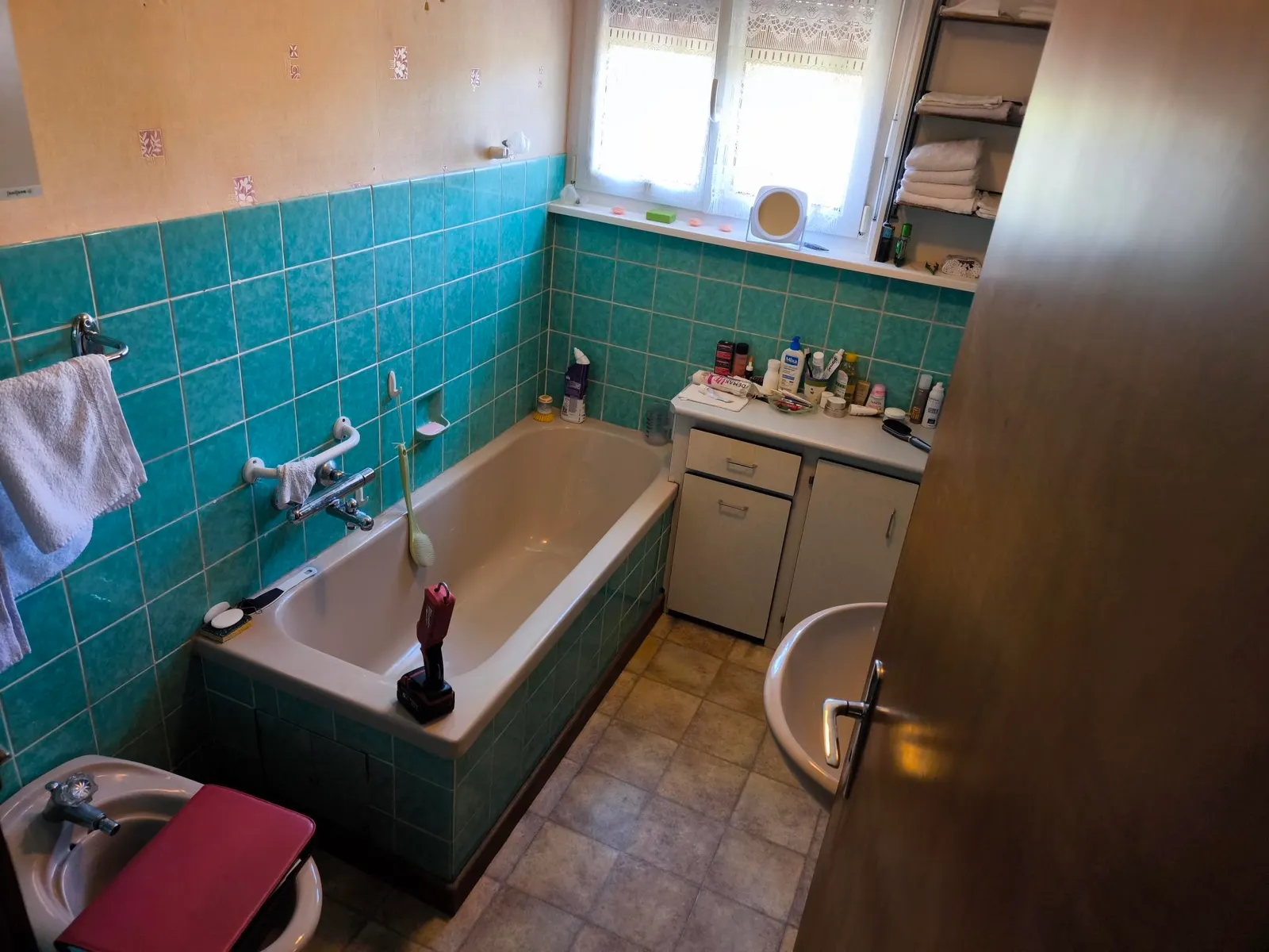 Ancienne salle de bain à rénover